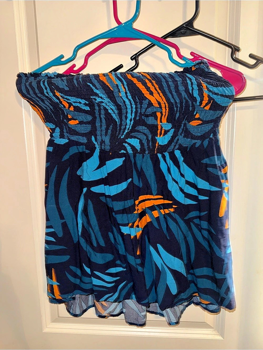 Torrid Abstract Strapless top
Blue & Orange Size 0